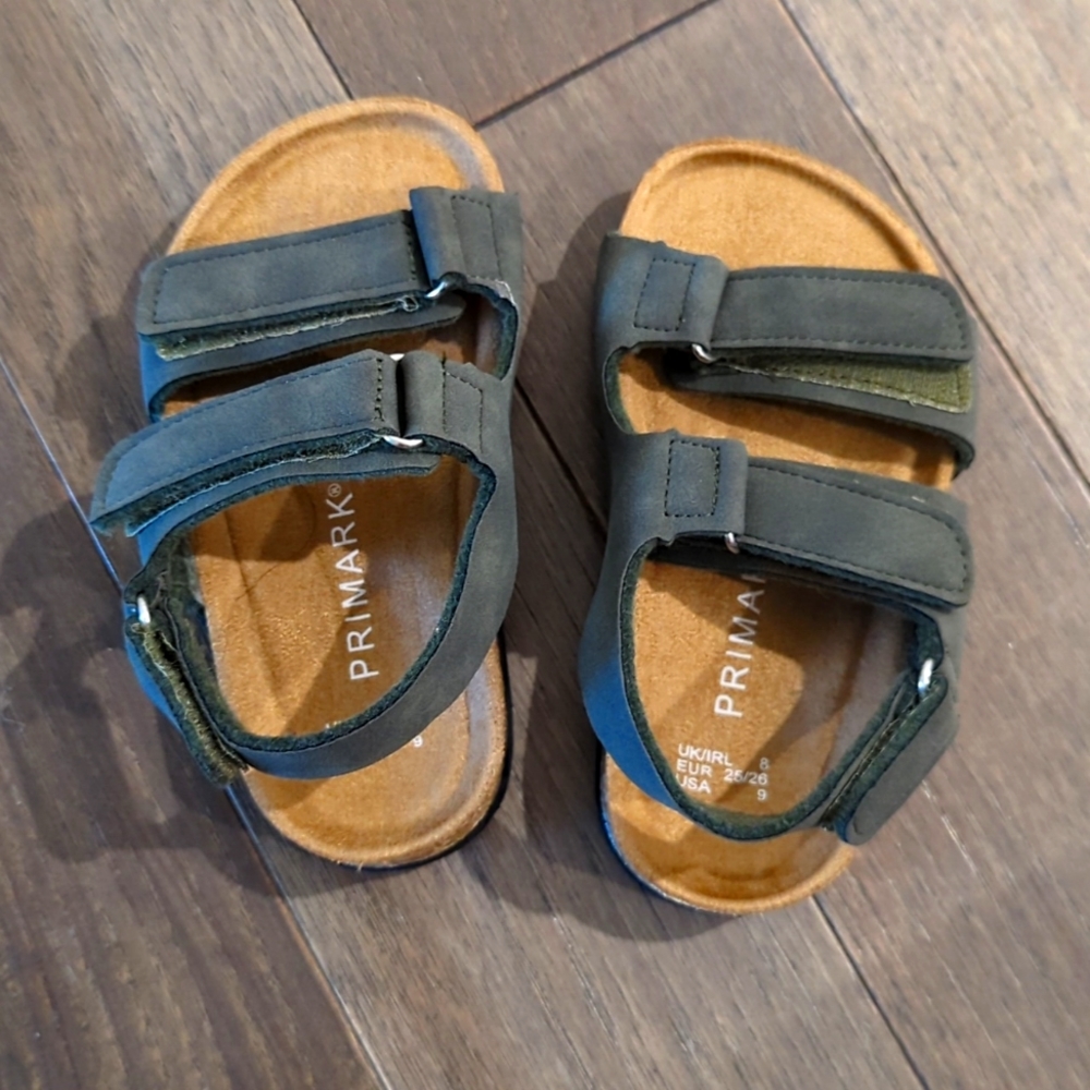 Toddler boy sandals green size 9